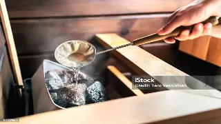 “低头族”的噩梦：颈椎病痛如何破解？这位老中医的“绝技”藏不住了！